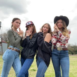 Meet your Posher, Avery